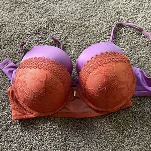 2 Victoria secret bras